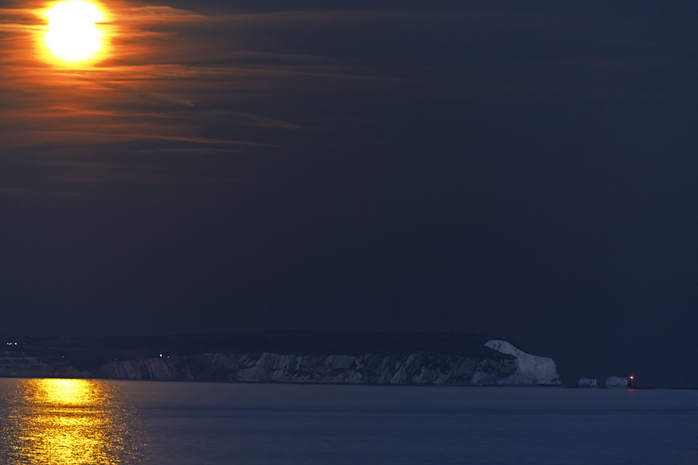 NFA 48 Harvest Moon over the I.O.W with the Polar bear keeping guard over the neeadles. 